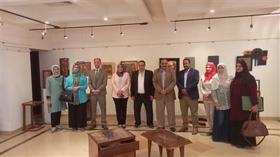نائب رئيس جامعة بنها يفتتح معرض مشغولات معدنية معاصرة لخدمة المجتمع 