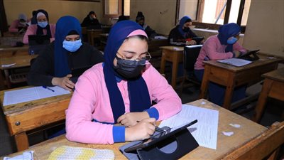 التعليم: 99.83 % من طلاب الصف الثاني الثانوي أدوا امتحان اللغة الأجنبية الأولى إلكترونيًا 