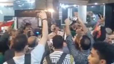 هتافات وإضاءة الشموع.. مئات الصحفيين يشاركون في تأبين شيرين أبو عاقلة بالنقابة | بث مباشر