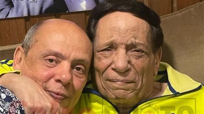 بعد غياب طويل.. أحدث ظهور للزعيم عادل إمام احتفالا بعيد ميلاده