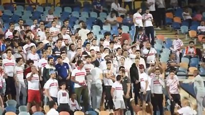 إحنا فداك يا زمالك.. جماهير الفارس الأبيض تشعل المدرجات في مباراة طلائع الجيش | بث مباشر