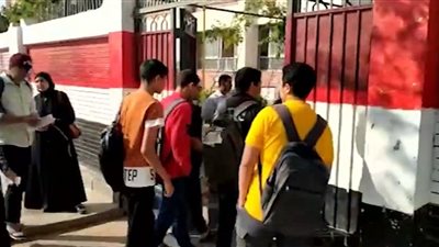 بدء توافد طلاب الشهادة الإعدادية على لجان الإسكندرية في أول أيام الامتحانات