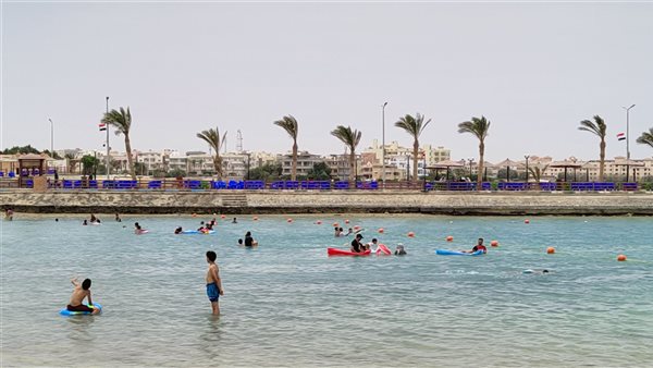 توافد المواطنين على