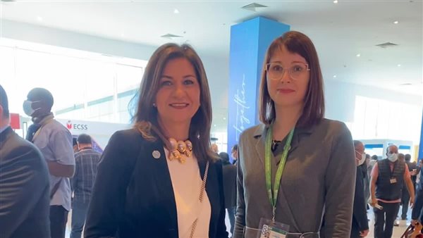 وزيرة الهجرة مع مستشرقة