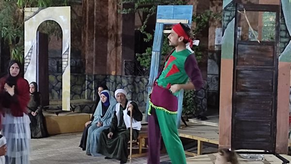 مشهد من مسرحية من