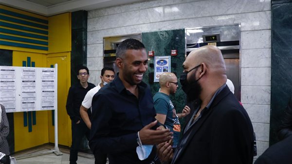 الكاتب الصحفي محمود