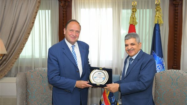 رئيس هيئة قناة السويس