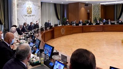 الحكومة توضح حقيقة إلزام المواطنين بتسجيل هاتف شركة محمول معينة لتحديث بيانات بطاقات التموين