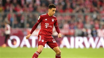 مدرب ألمانيا يعلن إصابة جمال موسيالا في أوتار الركبة