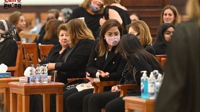 حسن حمدي وهالة السعيد أول الحاضرين لعزاء الكاتب صلاح منتصر بمسجد المشير طنطاوي