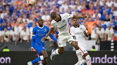 تعادل سلبي بين رينجيرز وفرانكفورت في الشوط الأول بنهائي الدوري الأوروبي