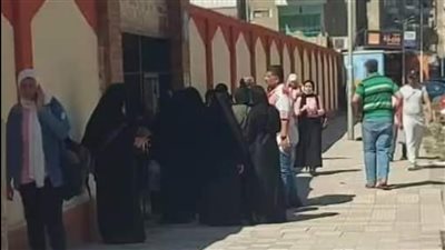 طلاب الشهادة الإعدادية يؤدون امتحان نهاية العام بنظام البابل شيت لأول مرة ببورسعيد