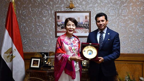 وزير الرياضة ورئيسة