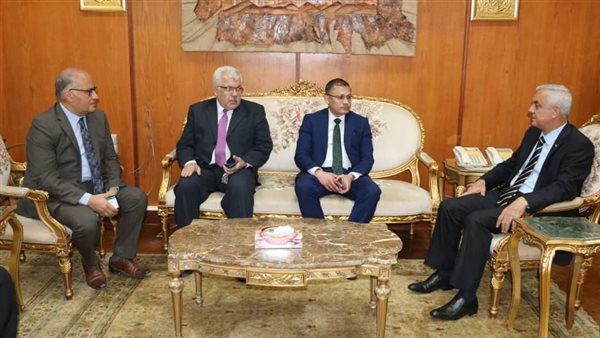 قيادات مستشفيات جامعة