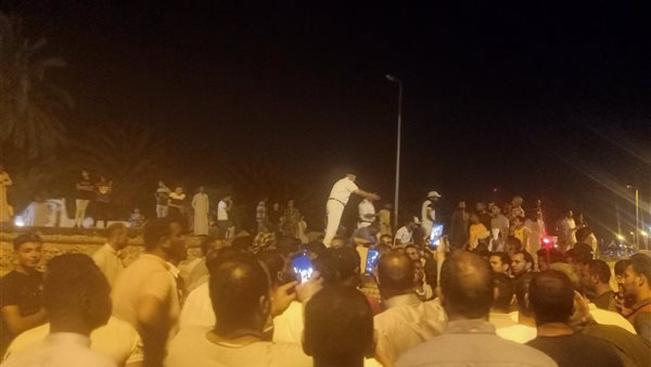 تجمع الاهالي بمحيط