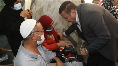 محافظ المنوفية يسلم 31 كرسيا متحركا لعدد من ذوي الهمم