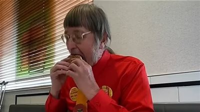 أمريكي يحتفل بمرور 50 عامًا على تناوله وجبة من ماكدونالدز يوميًا |صور