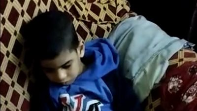  والد طفل بأسيوط يناشد المسؤولين لعلاج نجله: دخل في غيبوبة وبيموت مني ومش عارف أعالجه | فيديو