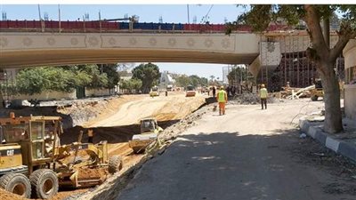 غلق محور العروبة لرفع الكمرات المعدنية لكوبري سيارات شارع السكة البيضاء