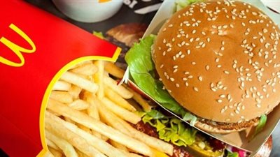 حجم البرجر في الإعلان أكبر.. أمريكي يطالب بتعويض 50 مليون دولار من ماكدونالدز 