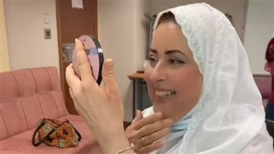 محاربة السرطان بـ الميك آب.. فتاة تطلق مبادرة لتزيين وجوه سيدات بهية: بساعدهم في مواجهة التنمر 