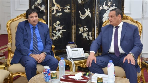 محافظ البحيرة والقنصل