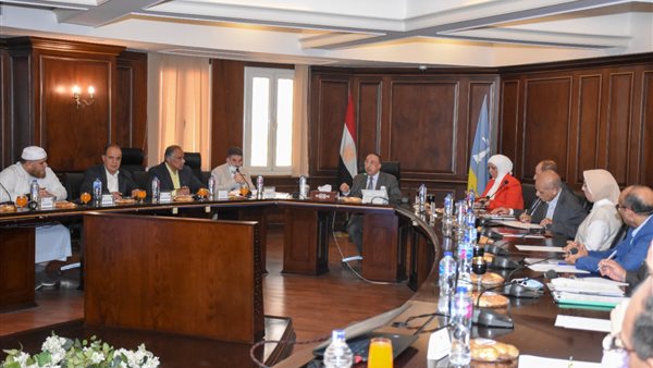 اجتماع محافظ الإسكندرية