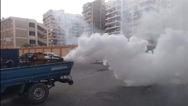 سيارات الرش تجوب