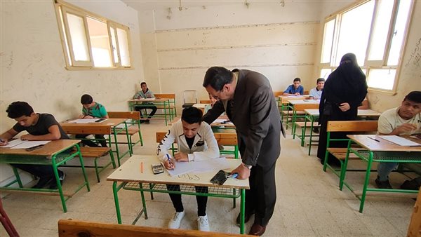 طلاب الشهادة الإعدادية