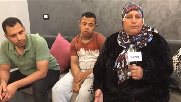 والدة الشاب صاحب