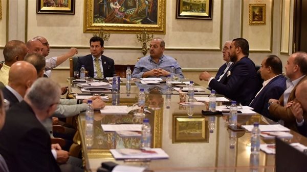 جلسة وزير الرياضة