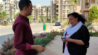 حاولت التصدي لقتل الكلاب.. تفاصيل التعدي على إعلامية بأحد الكومباوندات بأكتوبر | فيديو