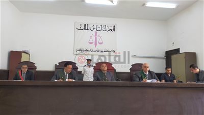 بدء جلسة محاكمة أم وابنتها لاتهامهما بقتل مسنة في الفيوم |صور