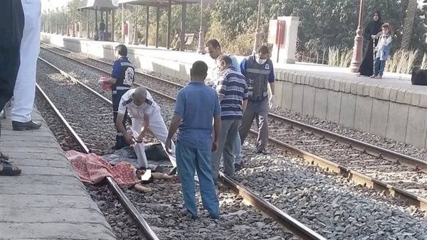 مصرع شاب أسفل عجلات