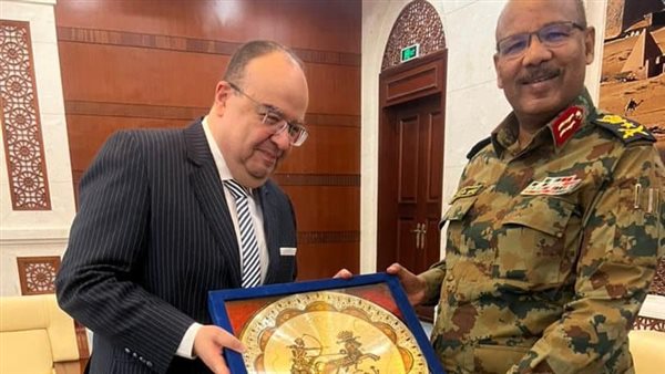 السفير المصري وعضو