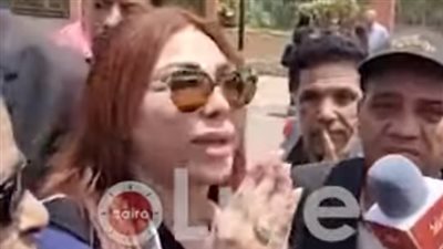 بعد تحويلها للتحقيق.. تفاصيل أزمة منع غادة إبراهيم من الصعود لأتوبيس الفنانين بجنازة سمير صبري | فيديوجراف
