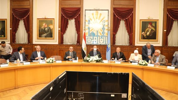 محافظ القاهرة يلتقي