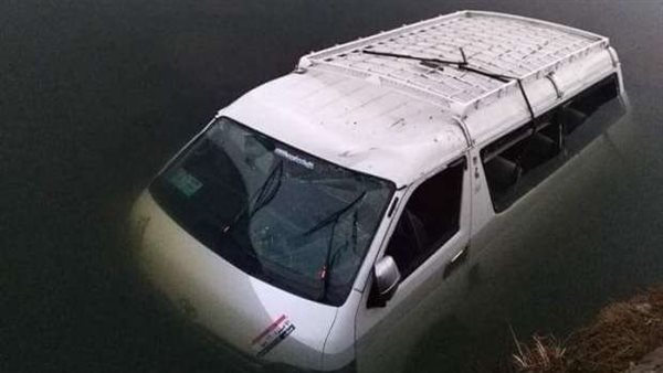 انقلاب ميكروباص داخل