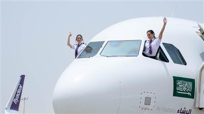 إقلاع أول رحلة طيران سعودية بطاقم نسائي كامل يثير تفاعل أبناء المملكة| صور