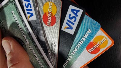 ضبط عامل بالمنيا ادعى أنه موظف خدمة عملاء بالبنك وسرق بيانات المواطنين