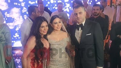 الراقصة دينا تحيي حفل زفاف المطربة بوسي على مصفف الشعر هشام ربيع | صور