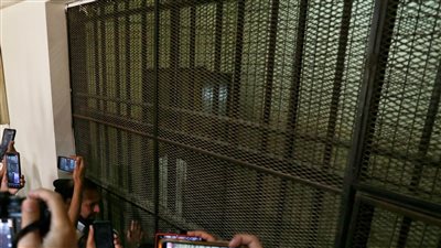 إبهار بحياة مترفة لـ إخضاعهن جنسيًا وحفلات رقص.. حيثيات سجن محمد الأمين