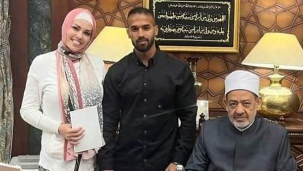 شاب مصري يتزوج من