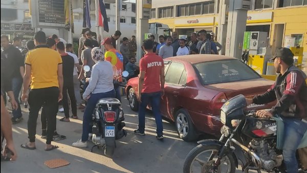 اقتحام السيارة لمحطة