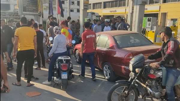 اقتحام السيارة لمحطة