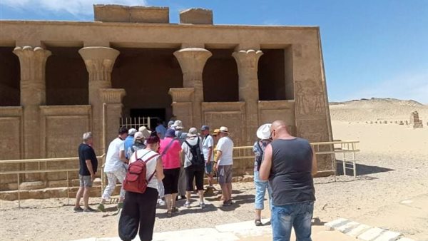 وفد سياحي يزور آثار