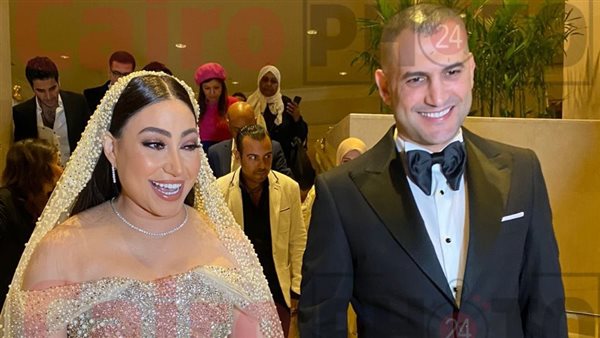 المطربة بوسي وزوجها