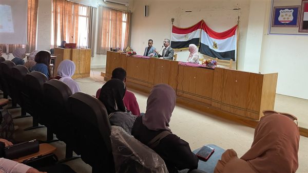 ندوة بكلية الخدمة