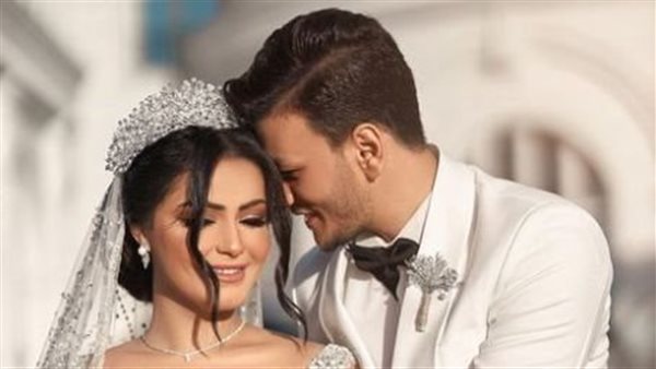 حودة بندق رفقة زوجته