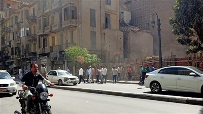 انهيار عقار مجاور لوزارة التموين بشارع قصر العيني 